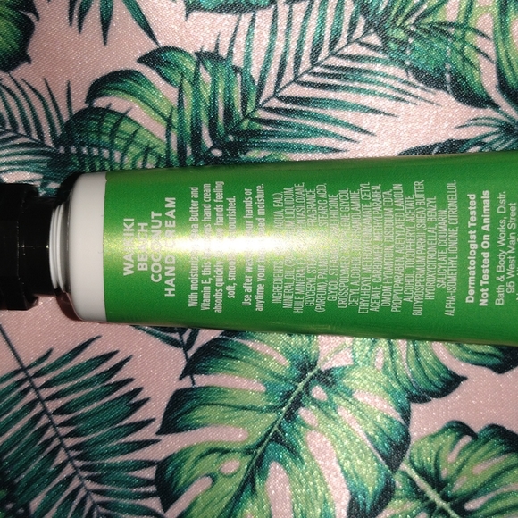 Bath & Body Works Waikiki Beach Coconut Shea Butter Hand Cream 1 fl oz NWT - Picture 4 of 6